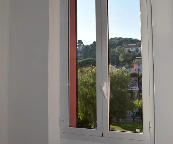 Casa Ligure Ristrutturata 80m2 * Діано-Марина